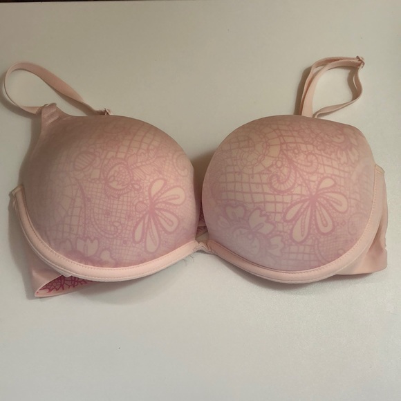 Victoria’s Secret push up bra - Picture 1 of 3